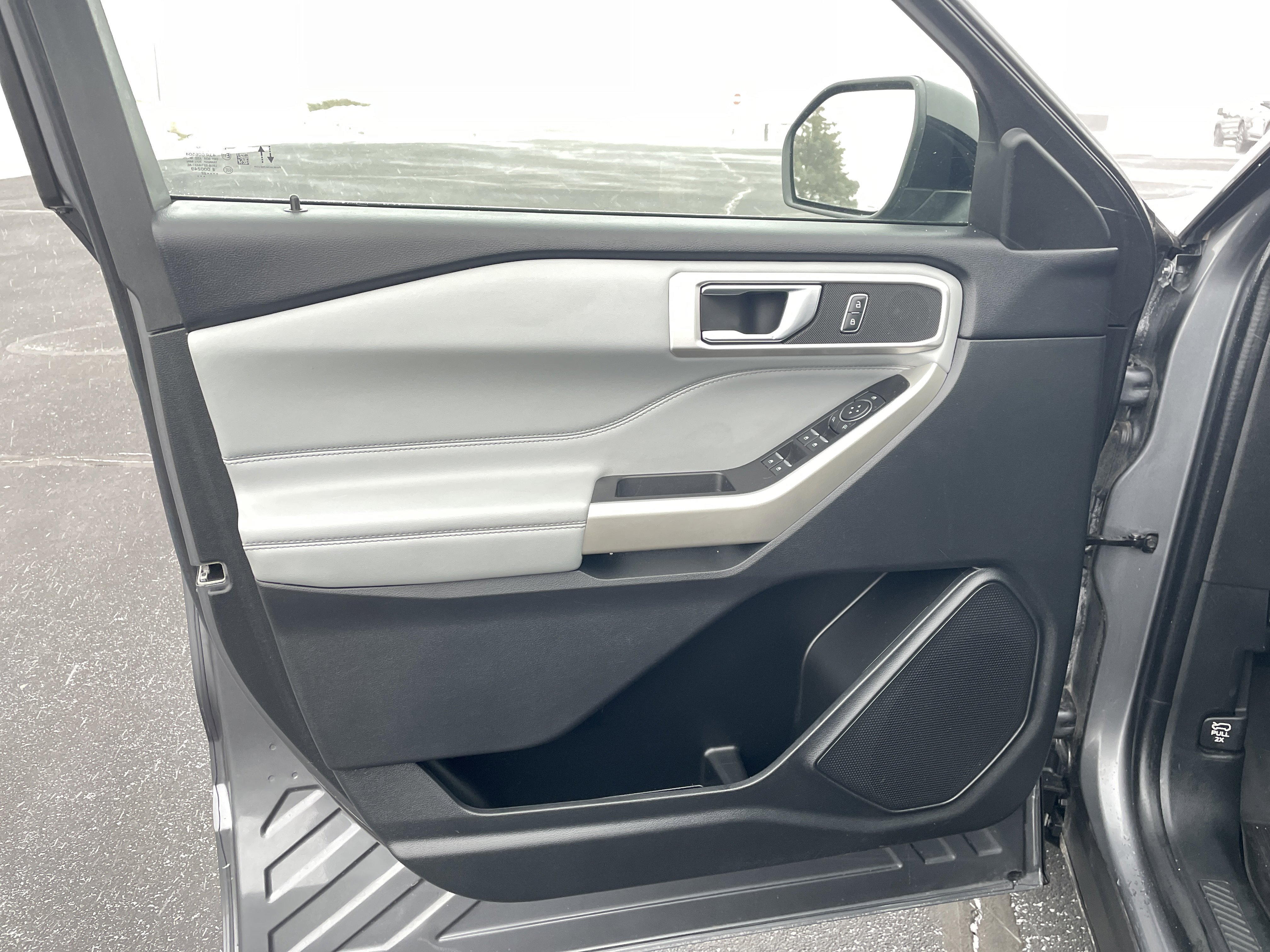 Used 2022 Ford Explorer XLT w/ Equipment Group 202A image 21