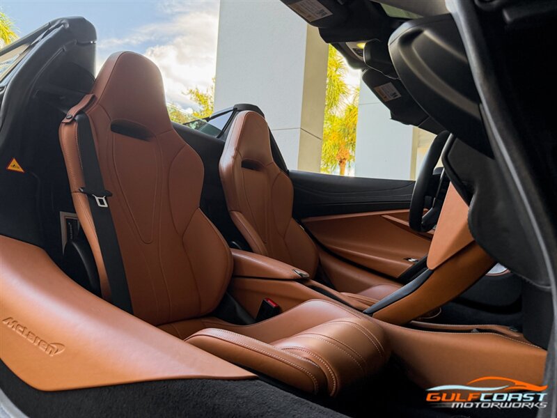 Used 2022 McLaren 720S Spider RWD image 31