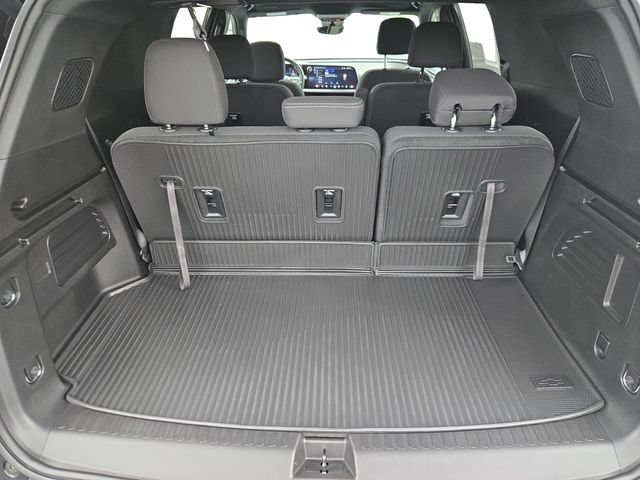 Used 2026 Chevrolet Traverse LT w/ Driver Confidence Package AWD/4WD image 13