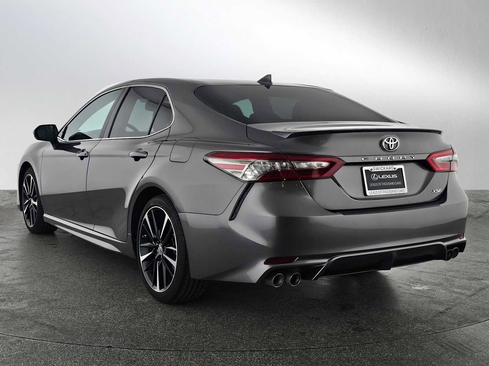 Used 2019 Toyota Camry XSE image 5