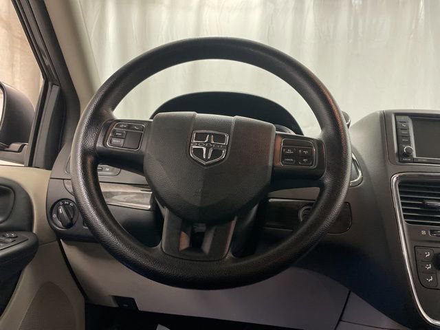 Used 2018 Dodge Grand Caravan SE w/ UConnect Hands-Free Group image 14