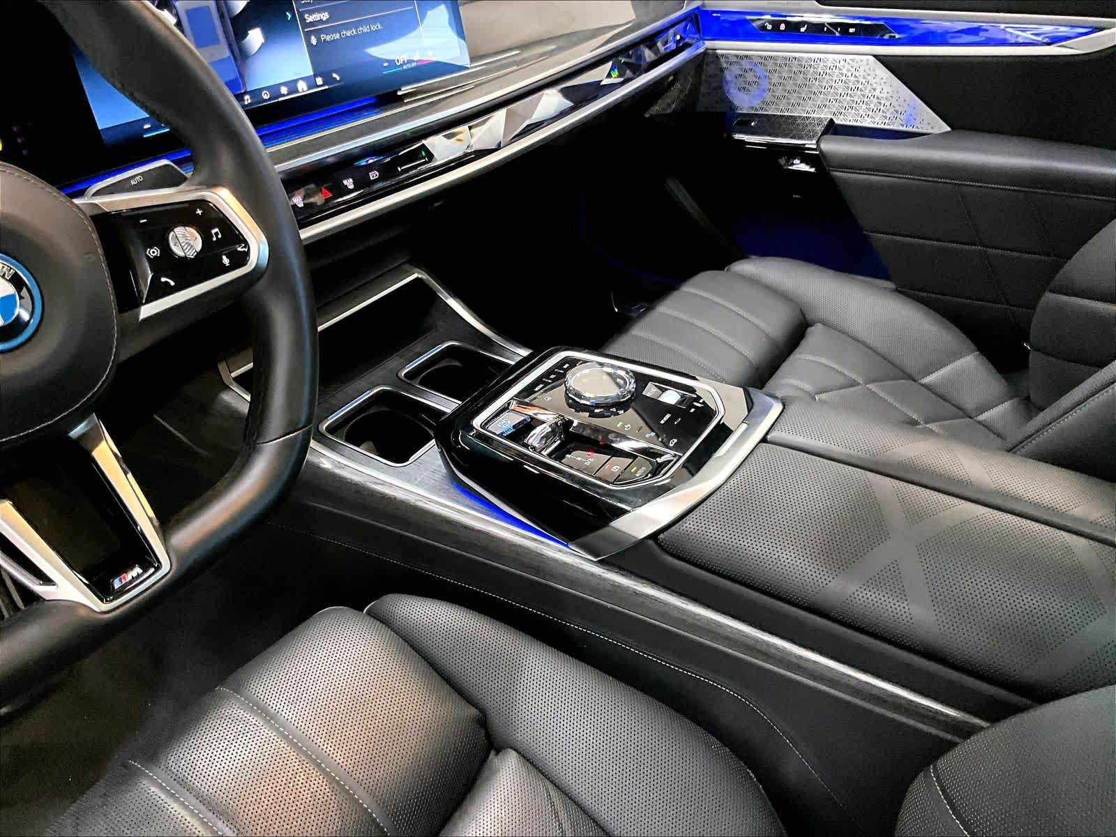 Used 2023 BMW i7 xDrive60 w/ Executive Package 2 AWD/4WD image 19