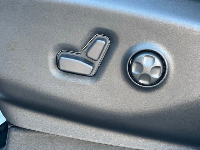 New 2026 Chrysler Pacifica Limited w/ S Appearance Package image 11