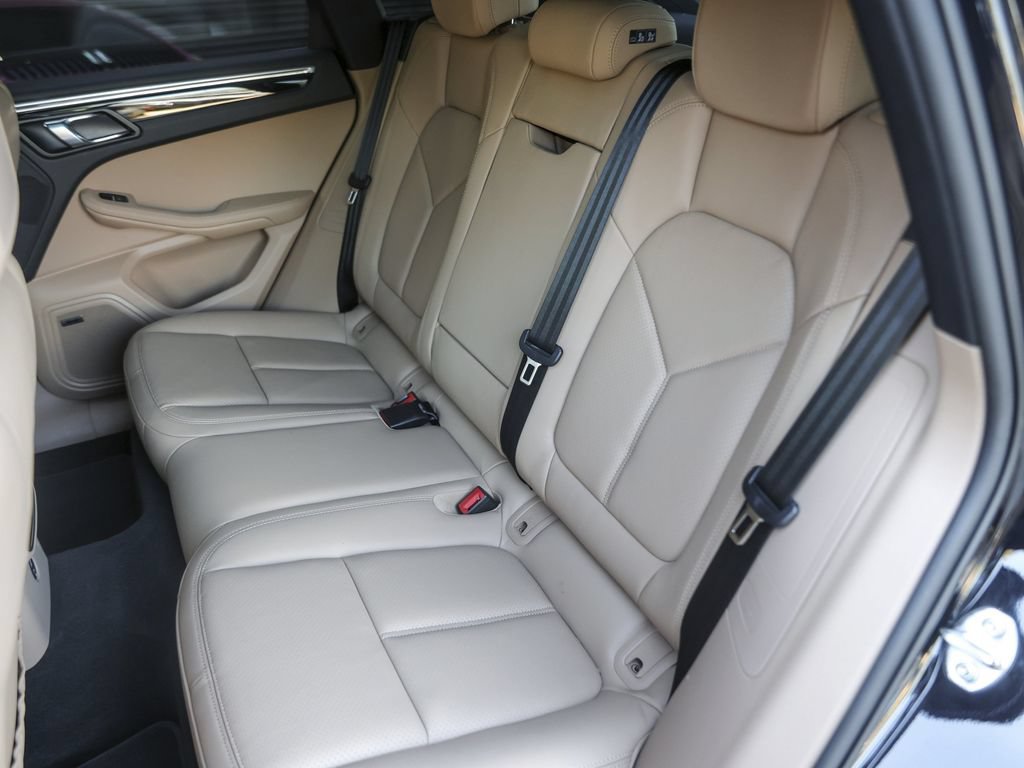 Certified 2026 Porsche Macan AWD/4WD image 31