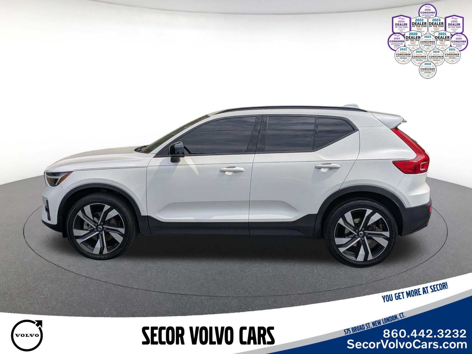 Used 2024 Volvo XC40 B5 Plus w/ Protection Package Premier AWD/4WD image 10