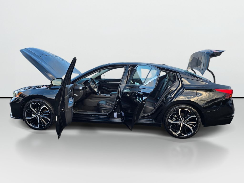 Used 2025 Nissan Altima 2.5 SR FWD image 10
