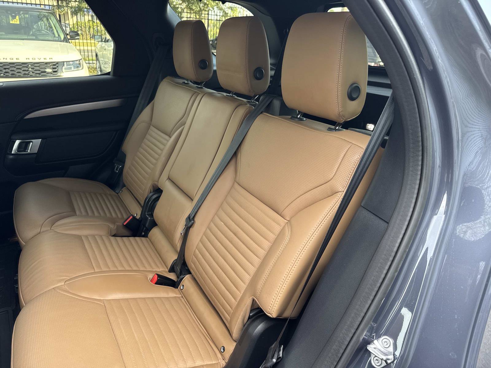 Used 2024 Land Rover Discovery Dynamic SE image 14