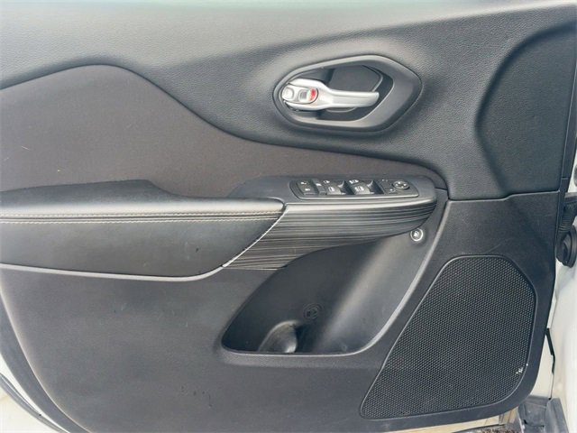 Used 2016 Jeep Cherokee Latitude w/ Cold Weather Group image 14