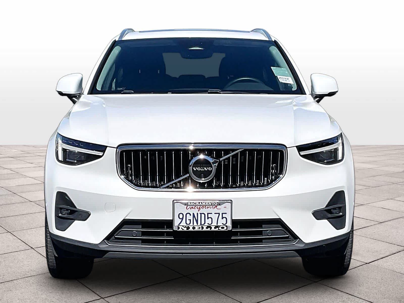 Used 2023 Volvo XC40 B5 Ultimate w/ Protection Package Premier AWD/4WD image 3
