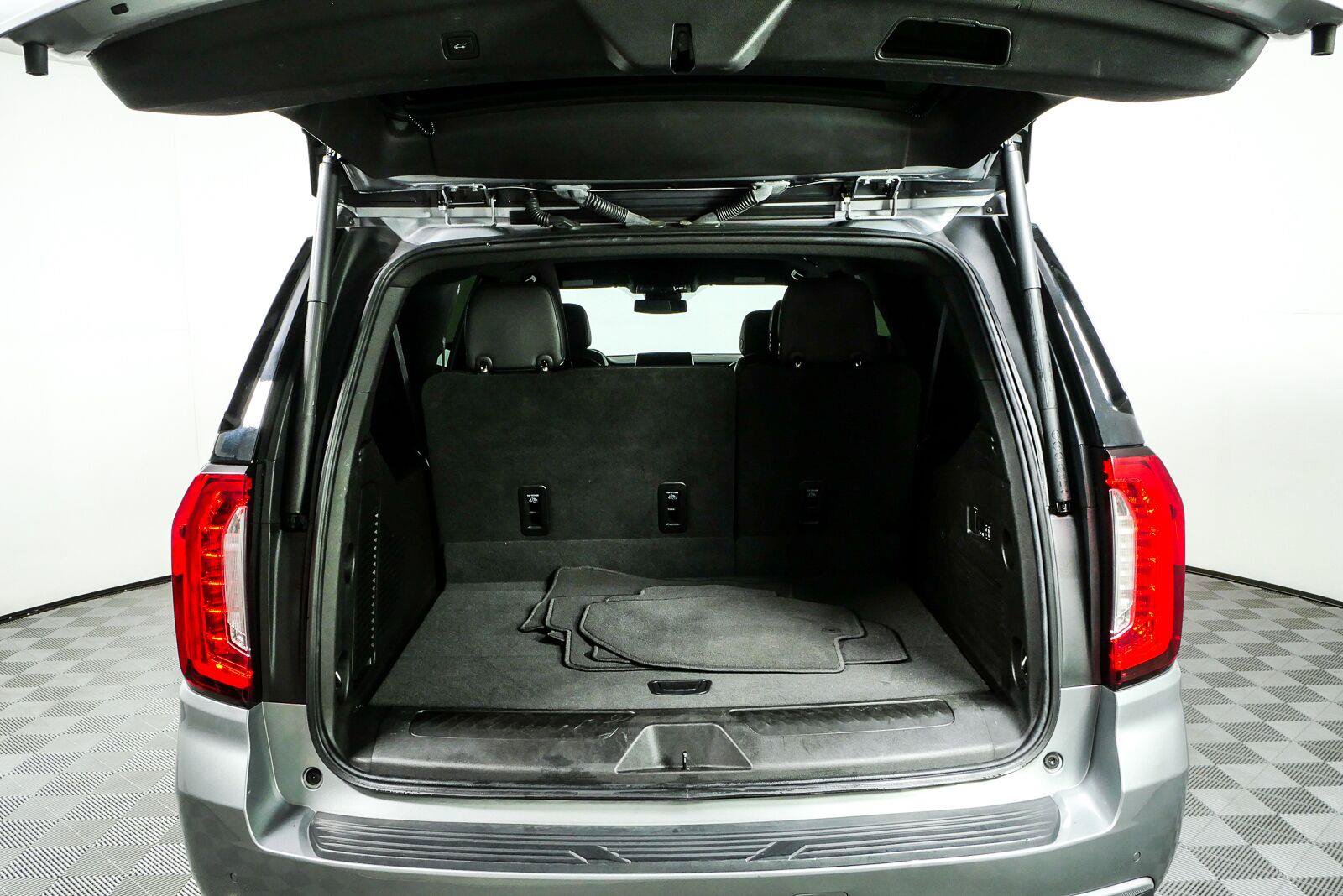 Used 2023 GMC Yukon XL SLT w/ SLT Luxury Package RWD image 15