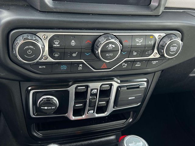 Used 2022 Jeep Wrangler Unlimited Sahara AWD/4WD image 31