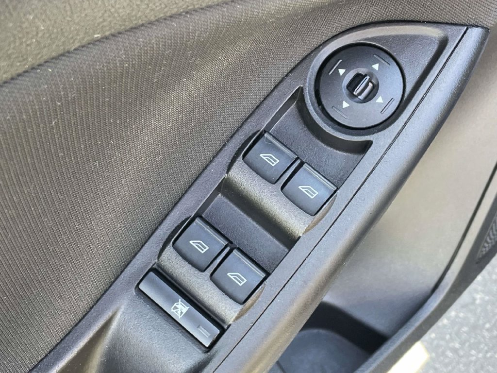 Used 2018 Ford Focus SE FWD image 15