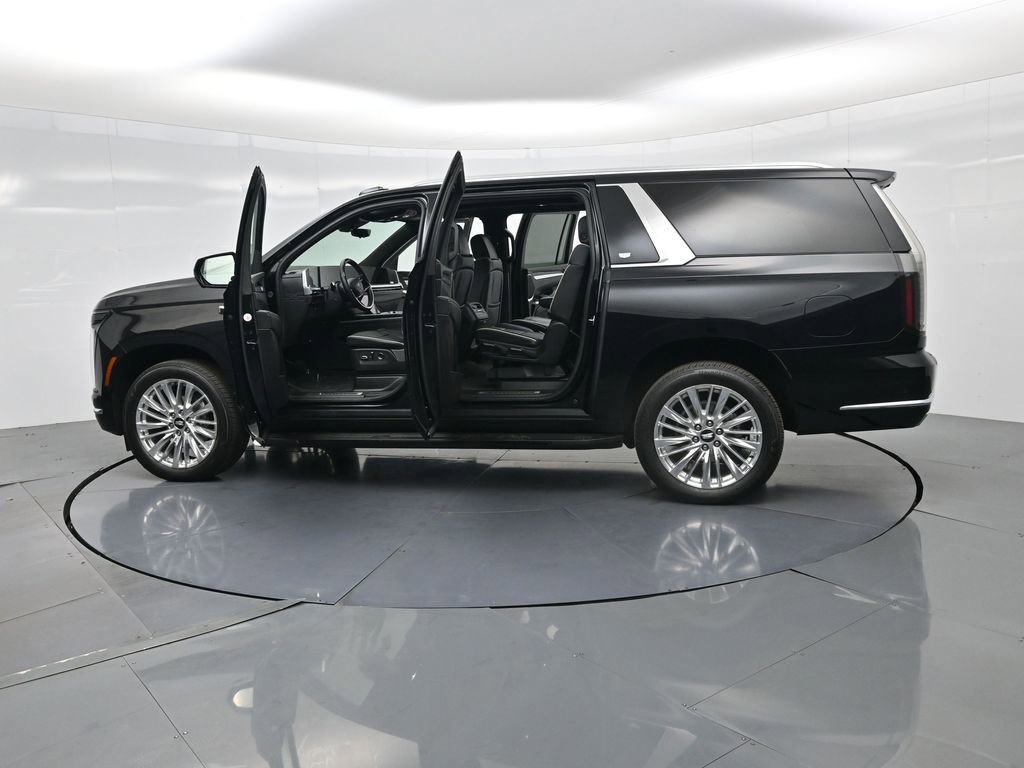 Used 2025 Cadillac Escalade ESV Premium Luxury image 26