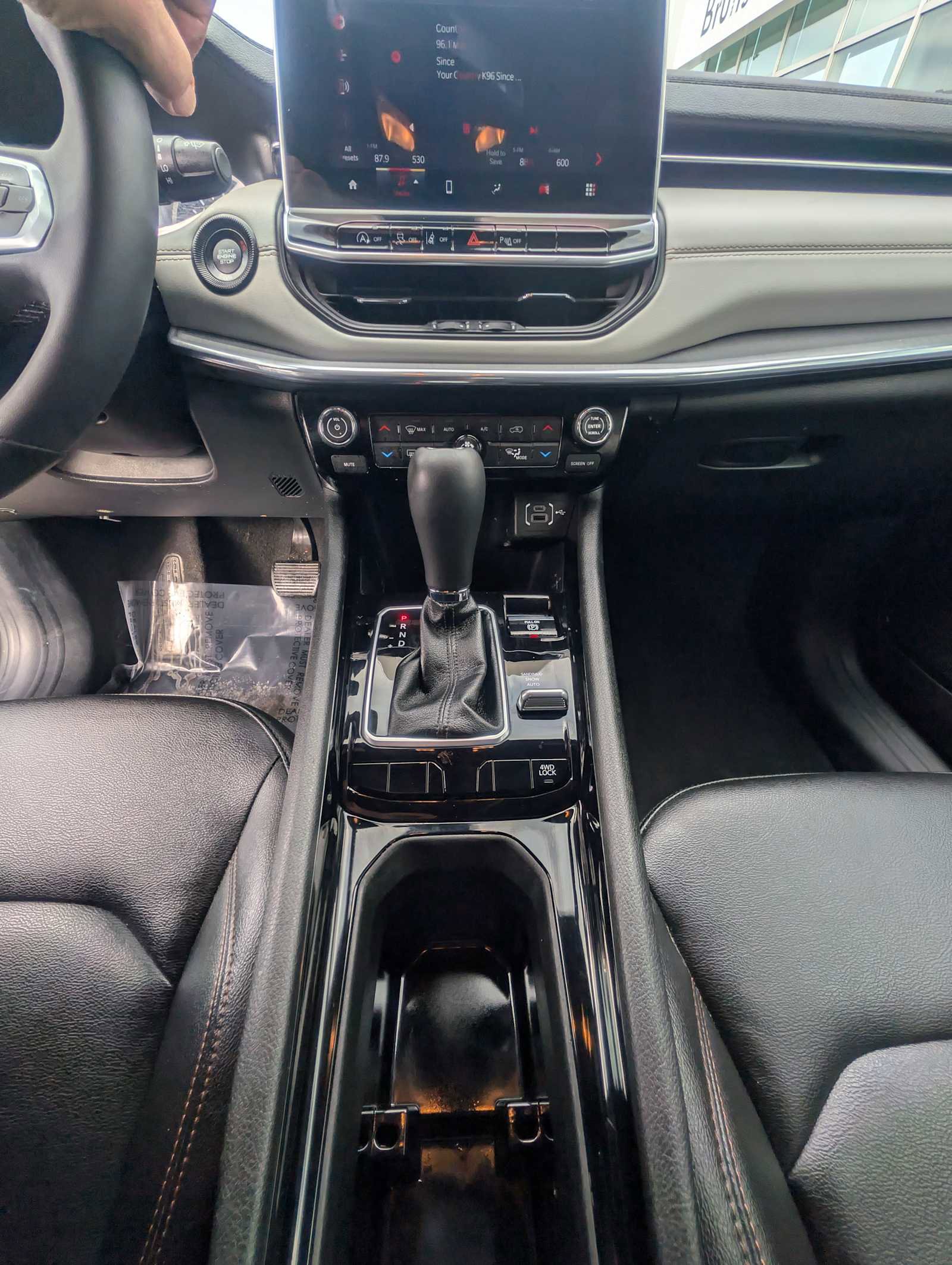 Used 2024 Jeep Compass Limited image 13