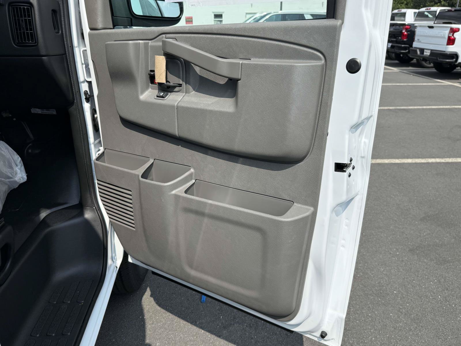 New 2025 Chevrolet Express 3500 Extended RWD image 23