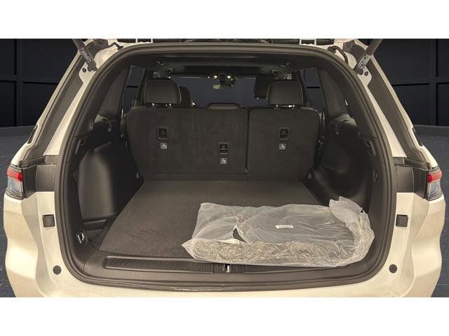 New 2026 Jeep Grand Cherokee Altitude AWD/4WD image 24