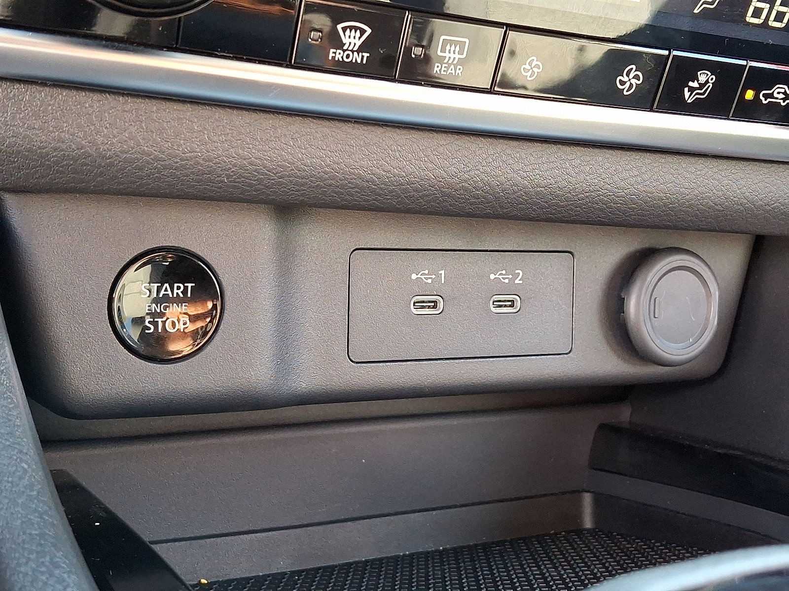 Certified 2025 Nissan Rogue SV image 24