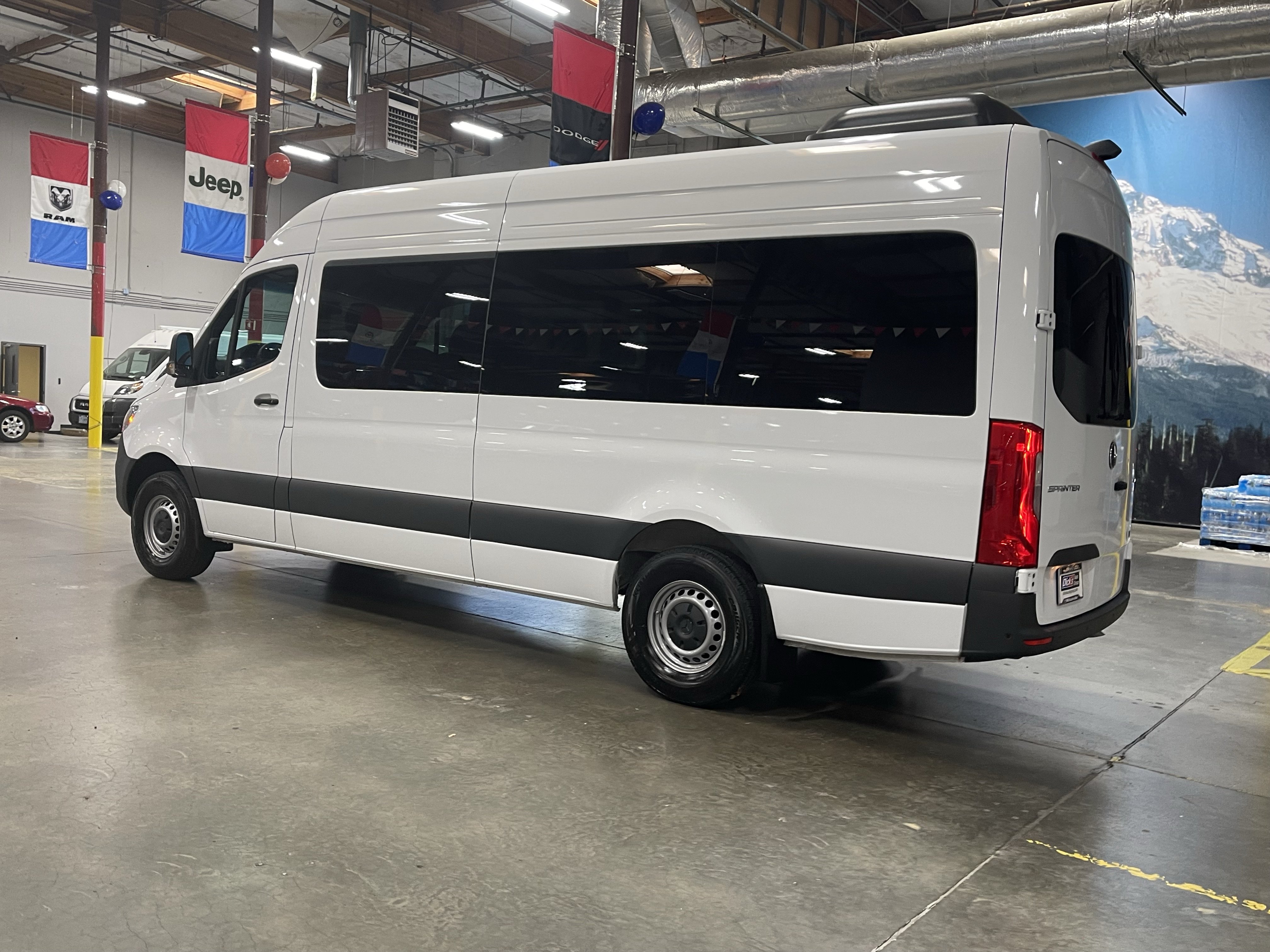 Used 2024 Mercedes-Benz Sprinter 2500 image 3