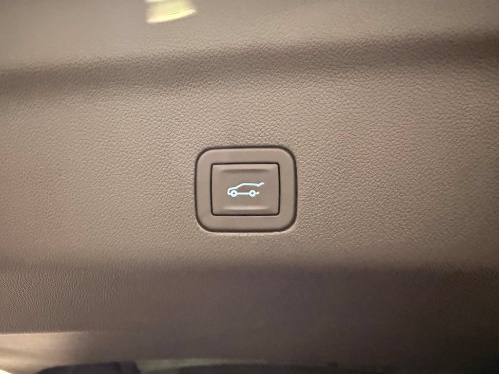 Used 2026 Chevrolet Tahoe High Country AWD/4WD image 10