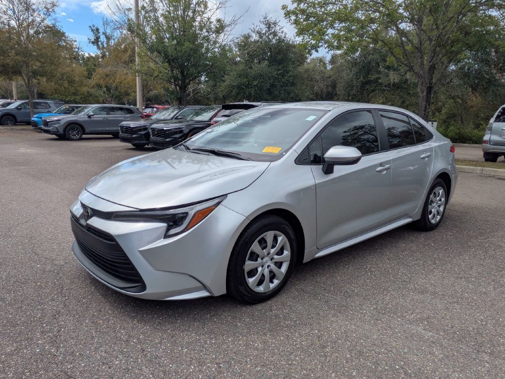 Used 2026 Toyota Corolla LE FWD image 6