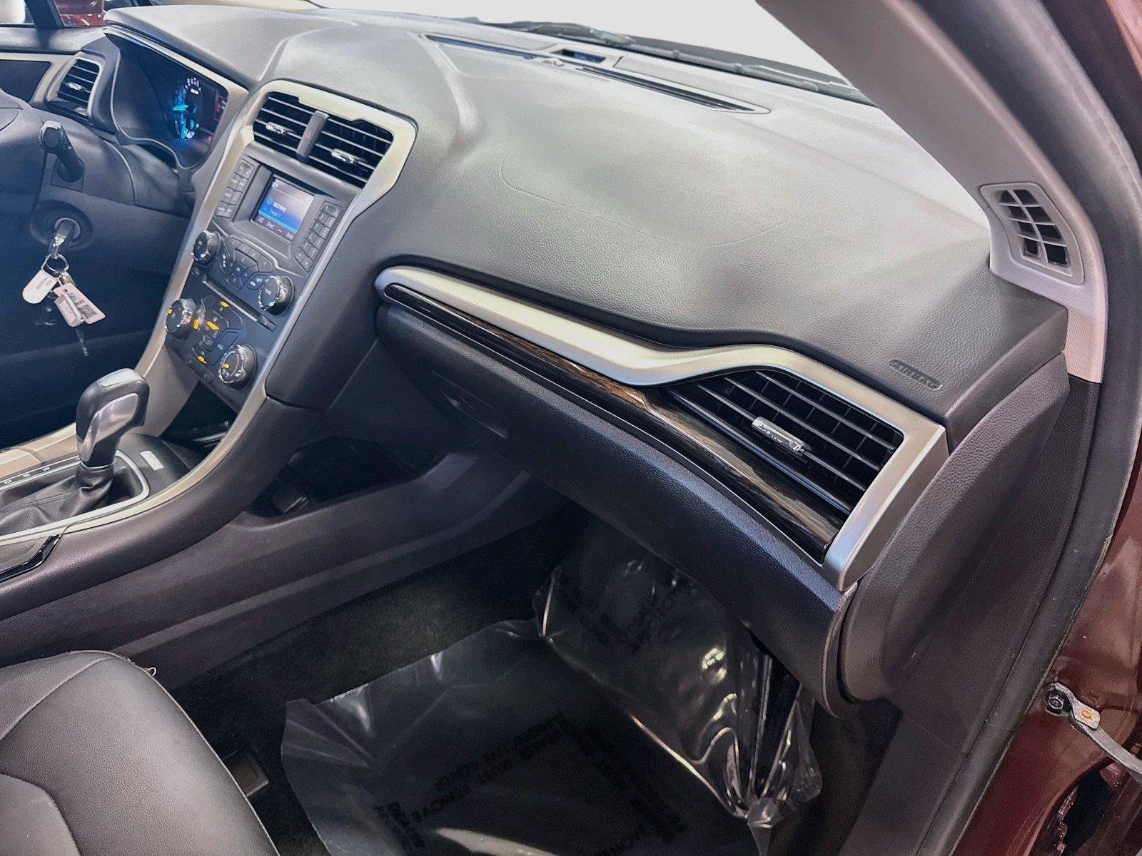 Used 2015 Ford Fusion SE w/ Equipment Group 202A FWD image 27