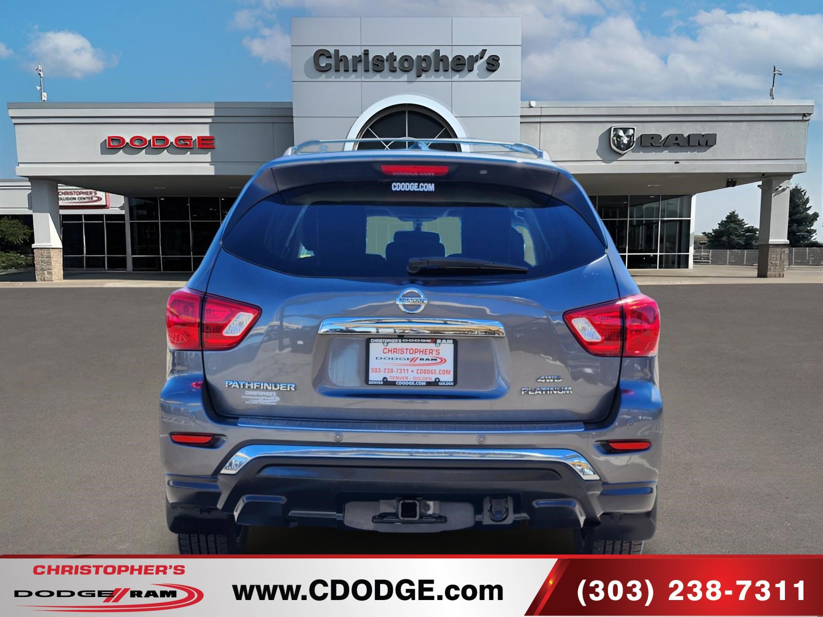 Used 2018 Nissan Pathfinder Platinum image 4