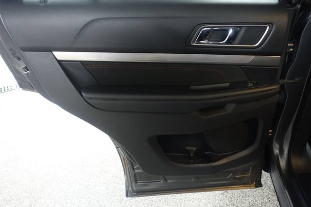 Used 2018 Ford Explorer XLT w/ Equipment Group 202A AWD/4WD image 19
