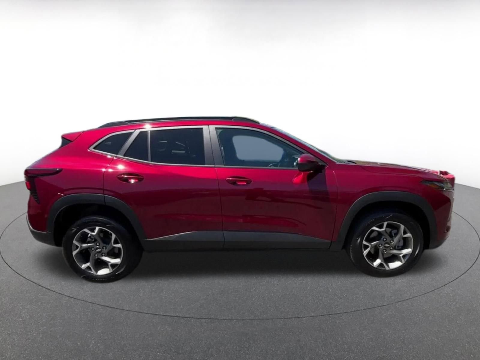 Used 2025 Chevrolet Trax LT FWD image 16