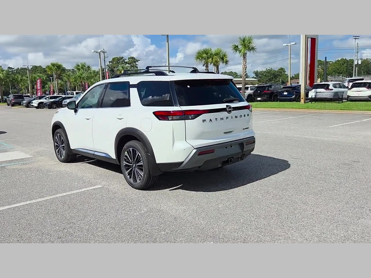 New 2026 Nissan Pathfinder Platinum FWD image 31