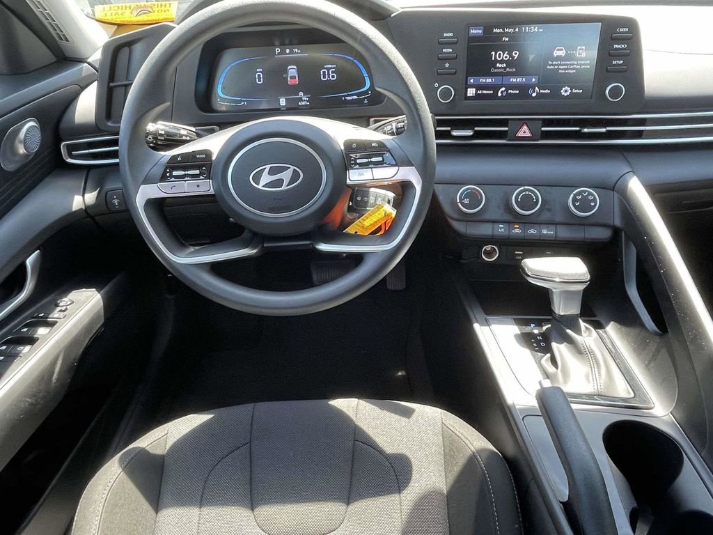 Certified 2026 Hyundai Elantra SE FWD image 9