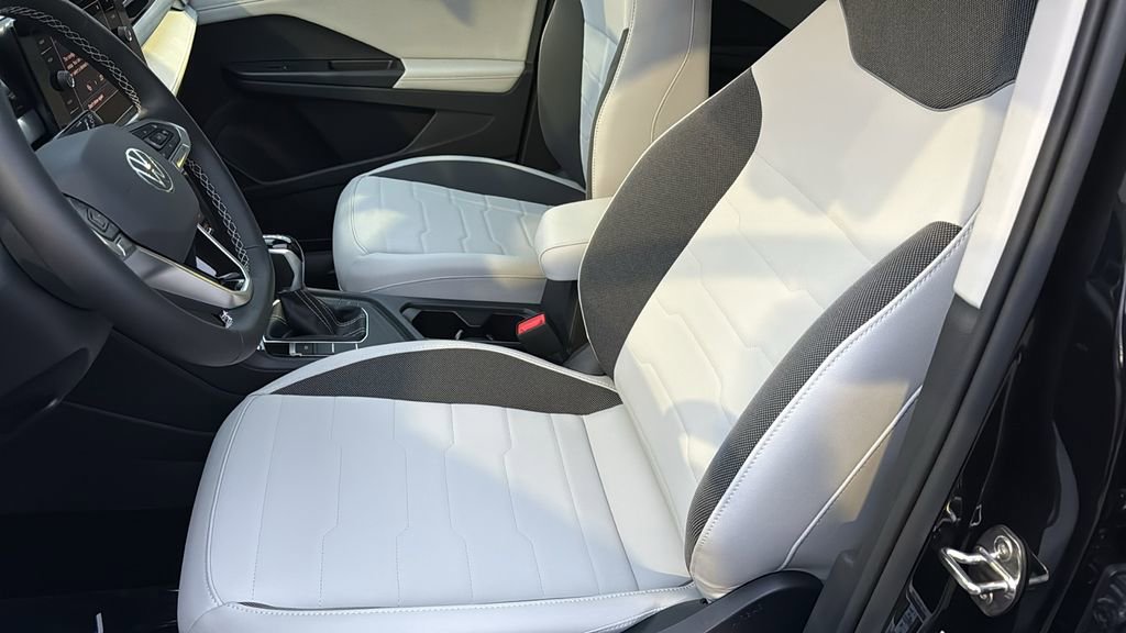New 2026 Volkswagen Taos SE image 10