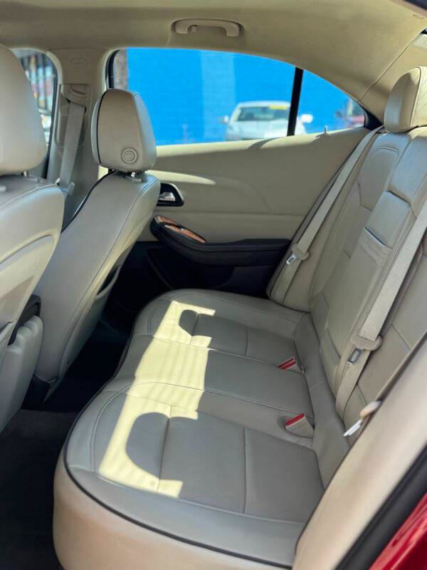 Used 2013 Chevrolet Malibu Eco w/ Leather Package FWD image 7