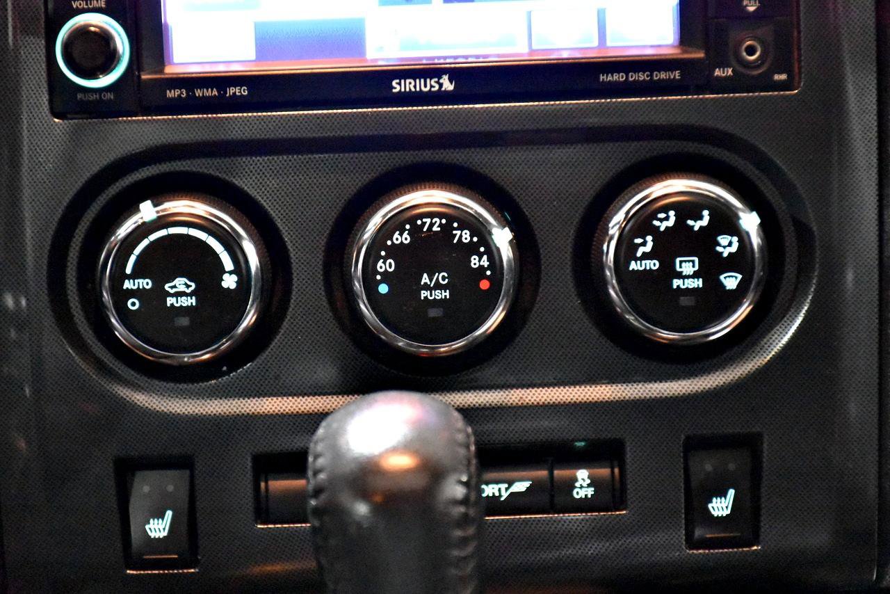 Used 2013 Dodge Challenger SXT image 19