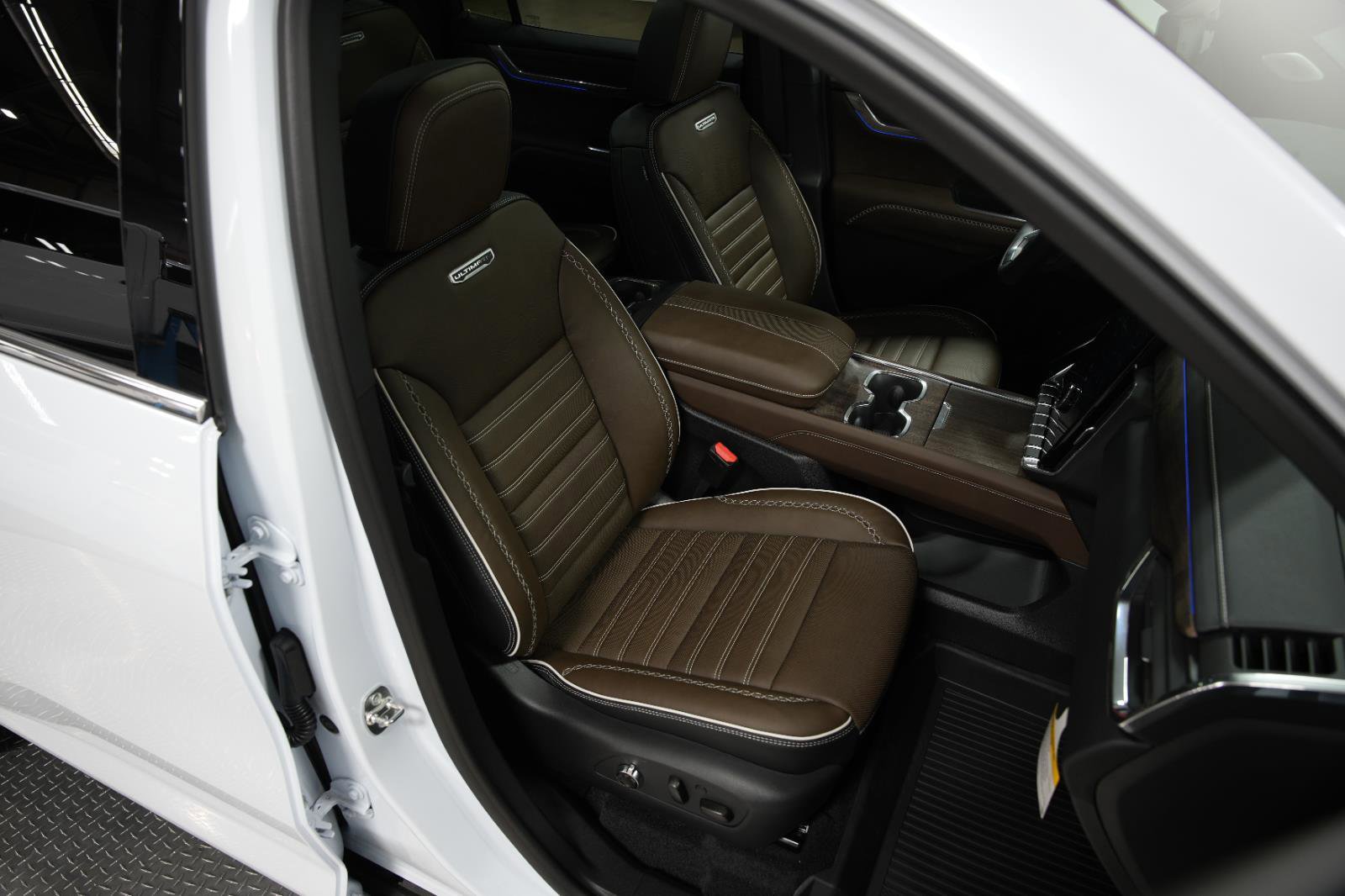 New 2026 GMC Acadia Denali Ultimate w/ LPO, Floor Liner Package image 18