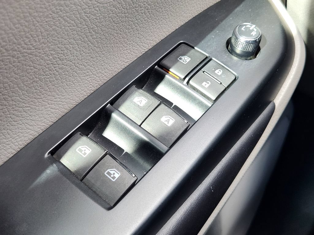 Used 2017 Toyota Highlander Plus FWD image 23