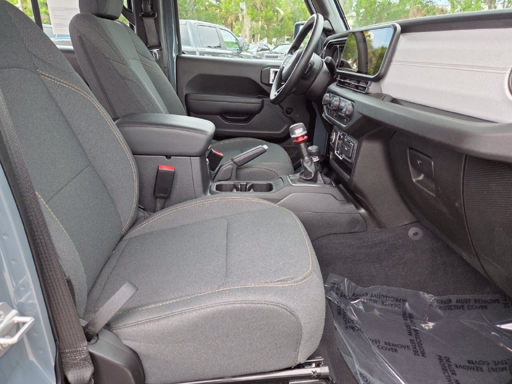 Used 2024 Jeep Gladiator Sport AWD/4WD image 15