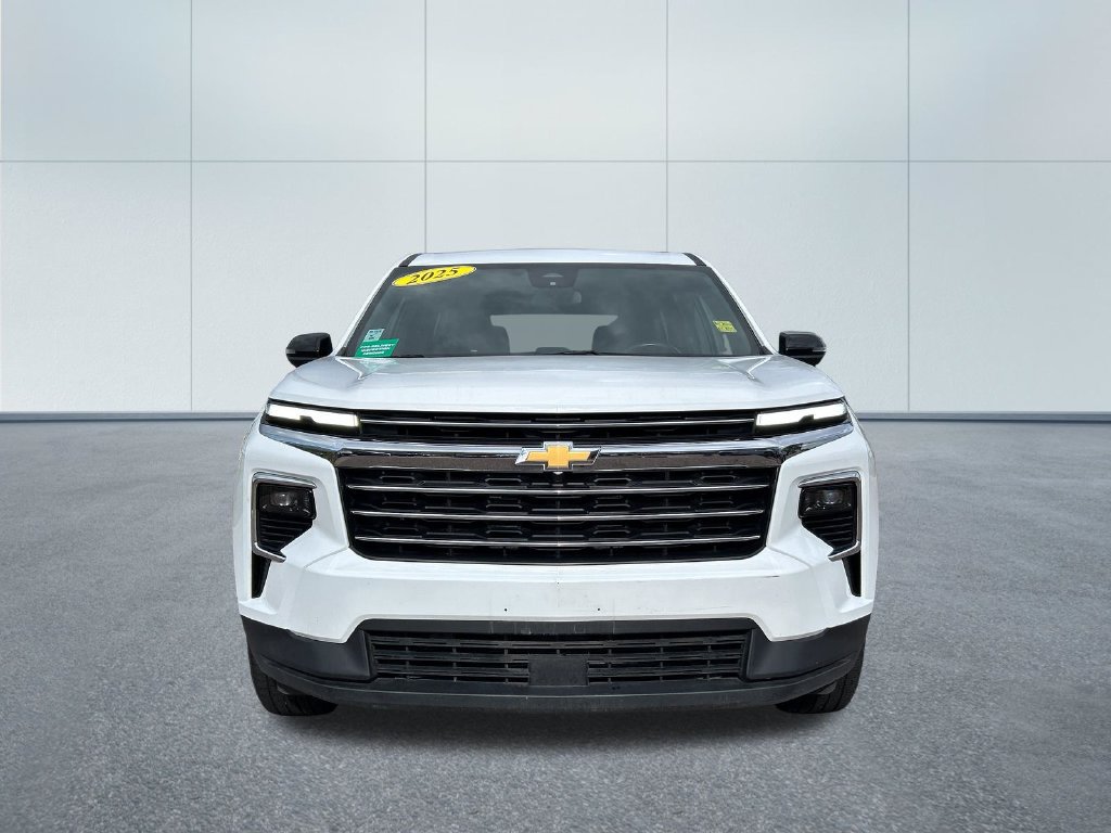 Used 2025 Chevrolet Traverse LT AWD/4WD image 3