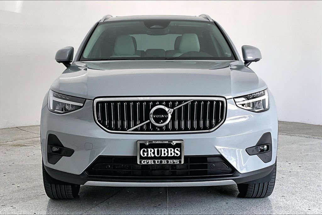 Used 2024 Volvo XC40 B5 Plus AWD/4WD image 3