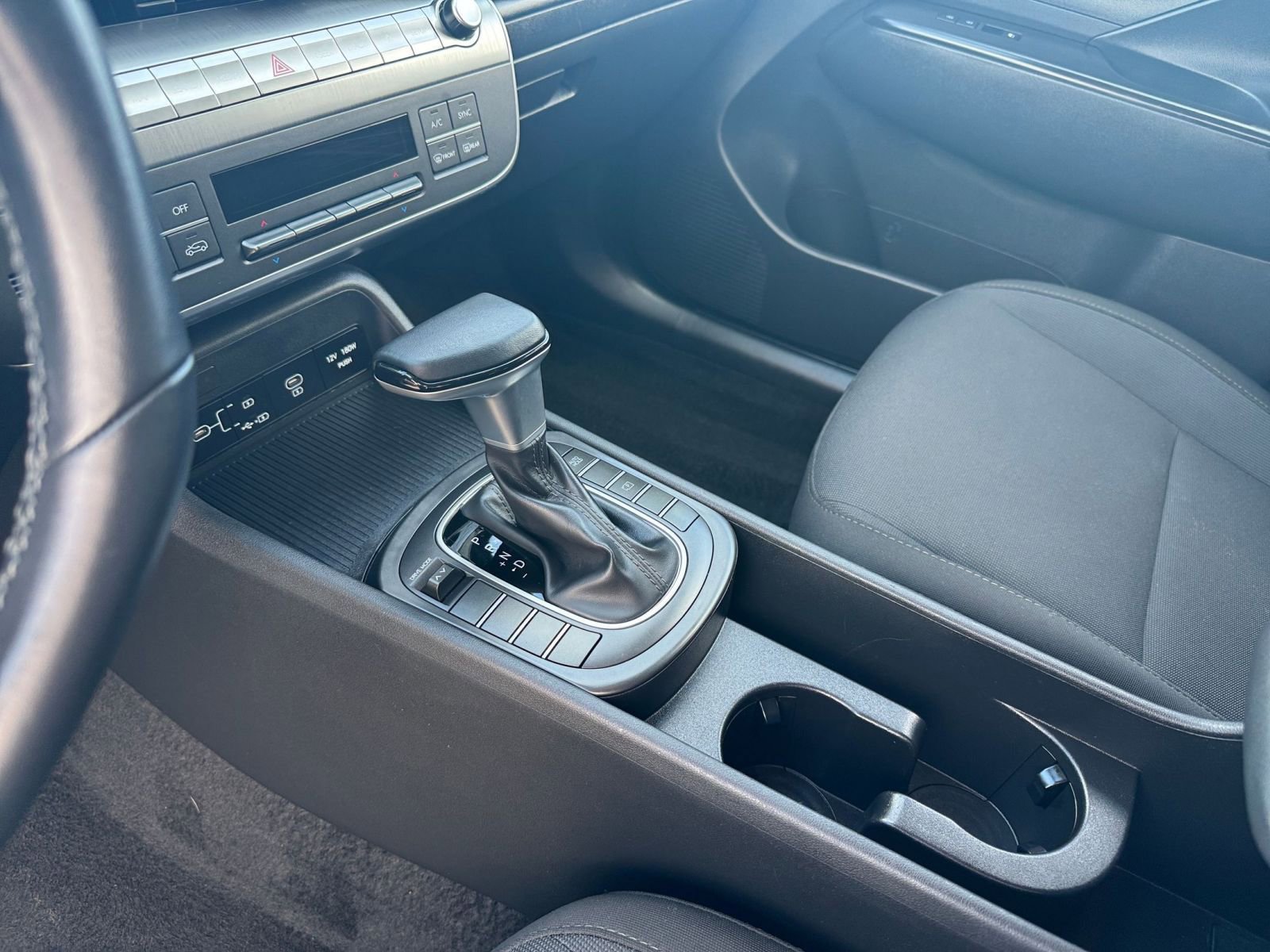 Used 2025 Hyundai Kona SEL image 41