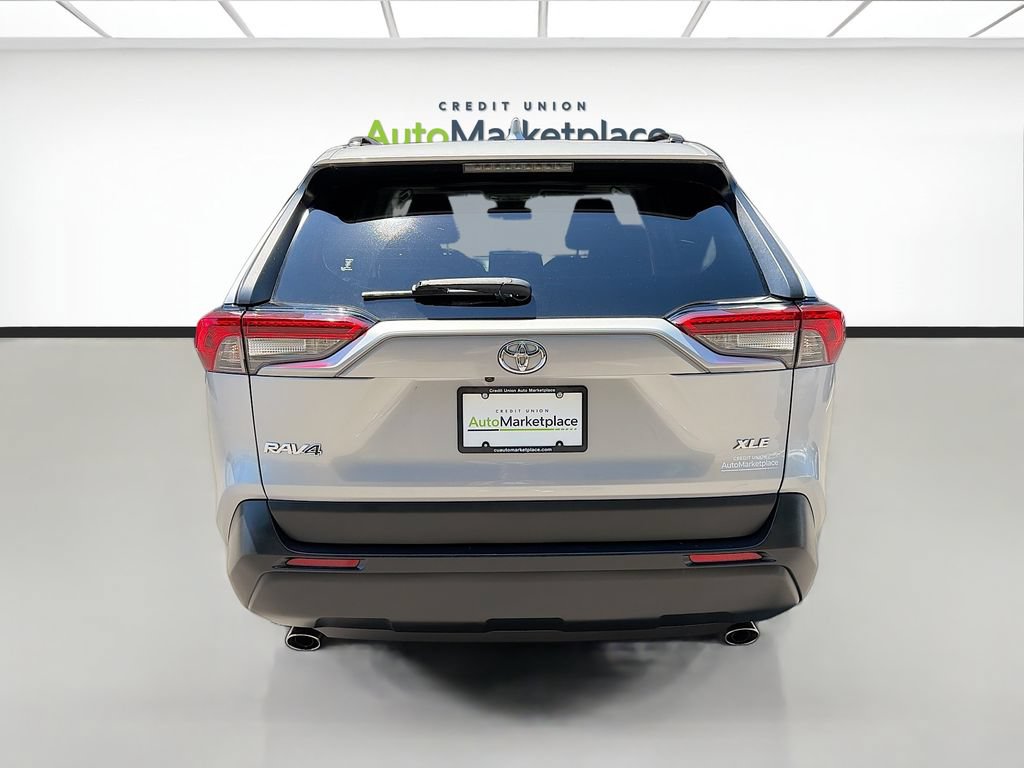 Used 2019 Toyota RAV4 XLE FWD image 6
