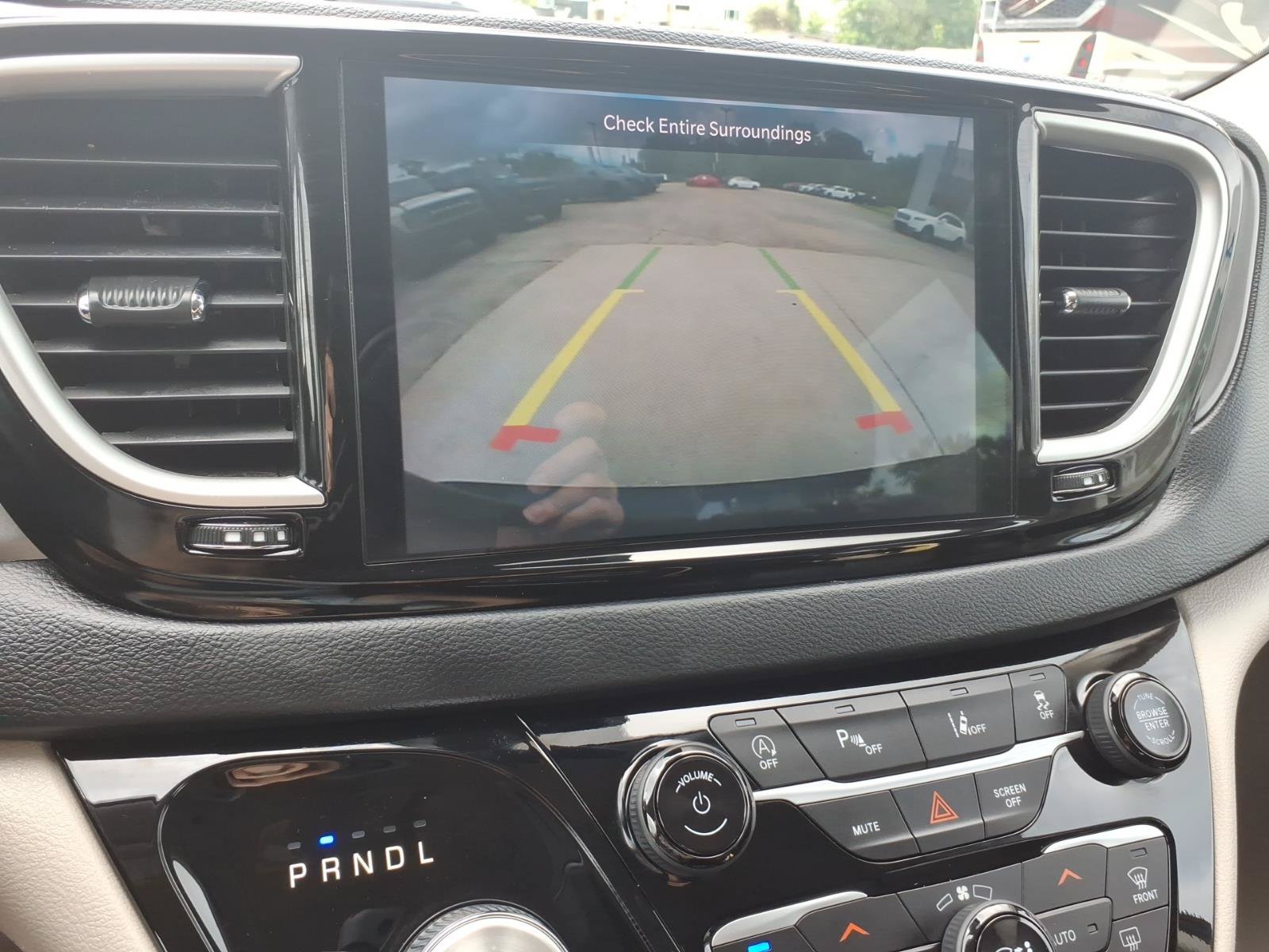 Used 2023 Chrysler Pacifica Touring-L FWD image 20