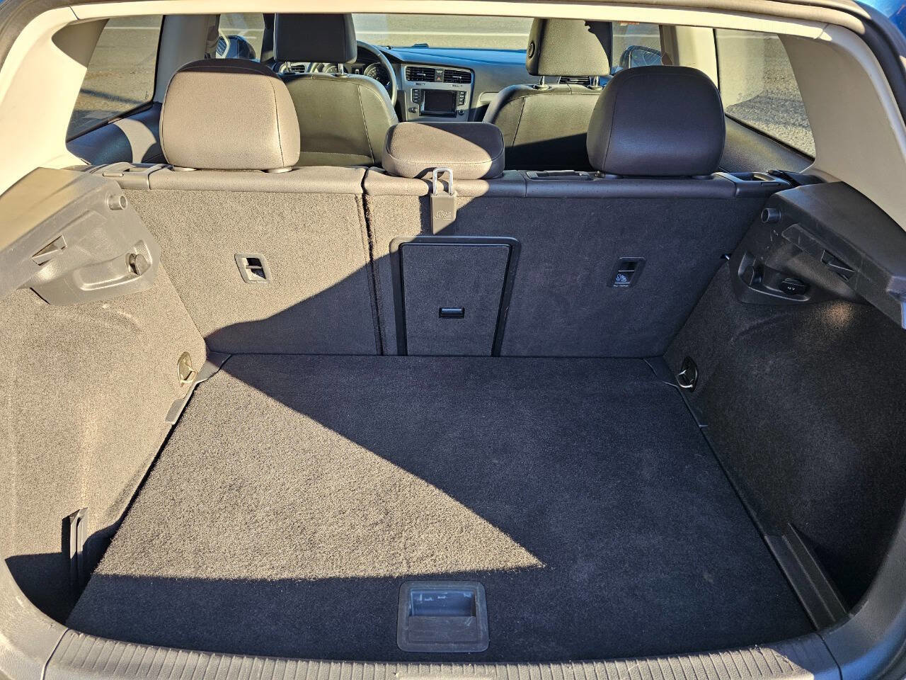 Used 2015 Volkswagen Golf S image 14