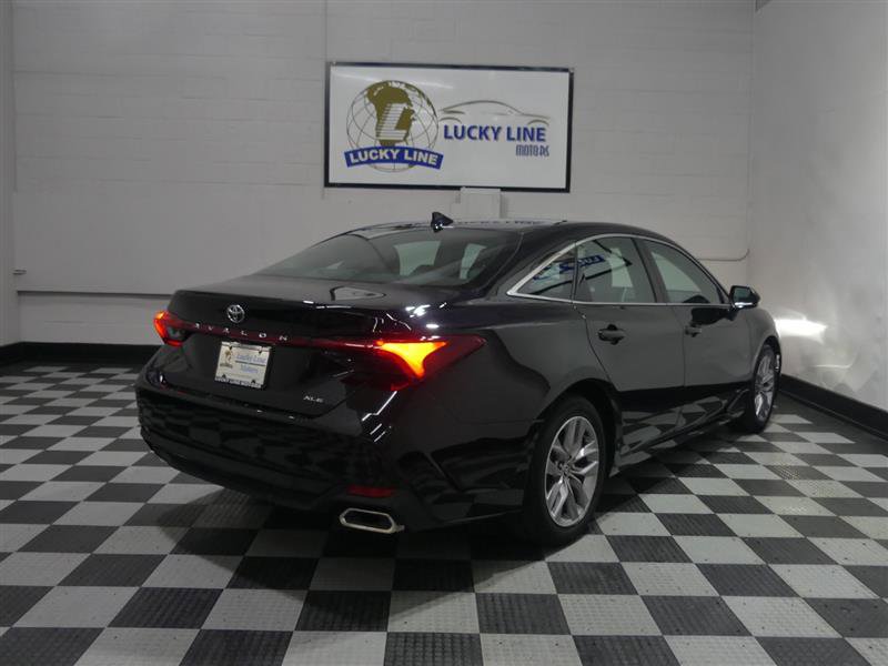 Used 2021 Toyota Avalon XLE FWD image 9