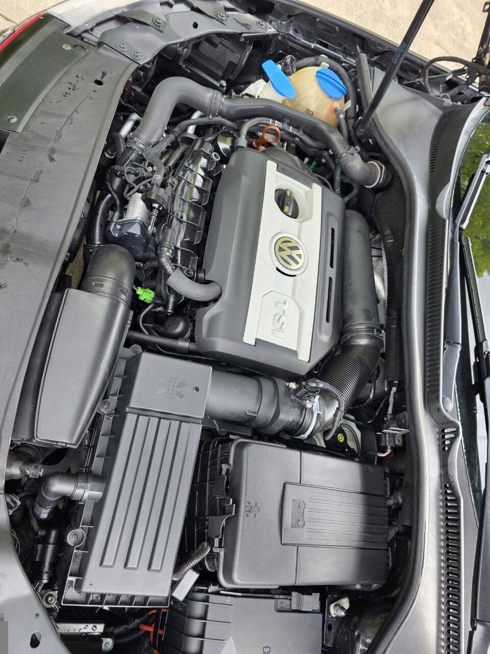 Used 2010 Volkswagen GTI 4-Door FWD image 11