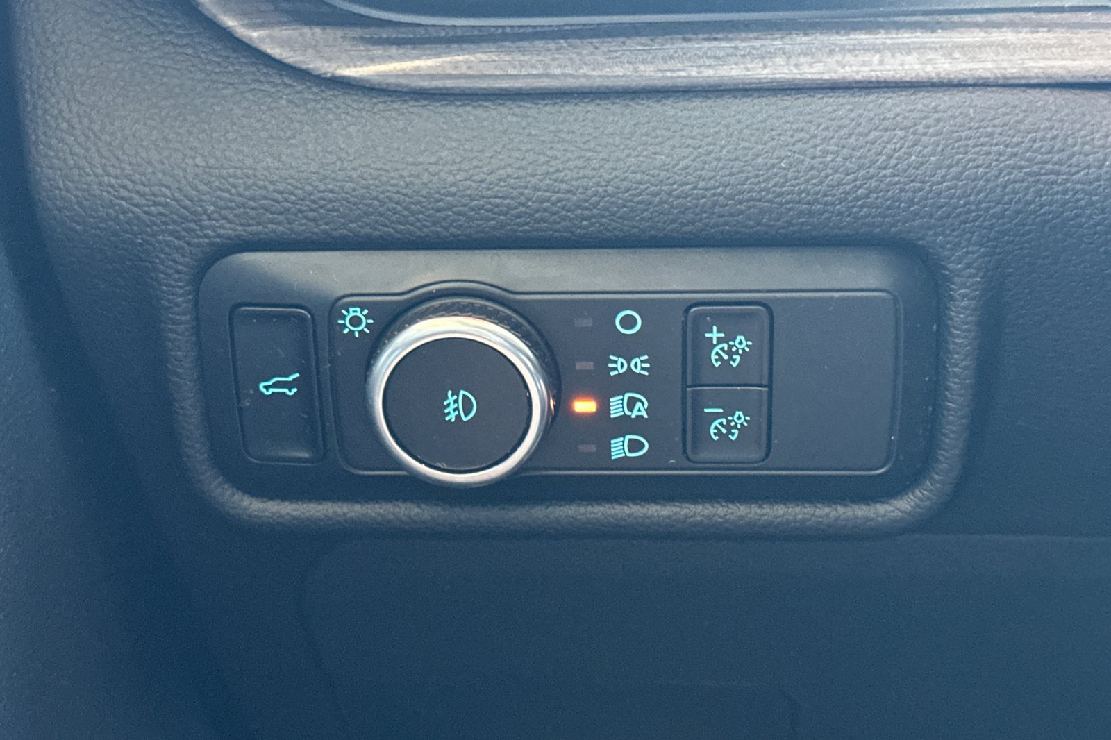 Used 2023 Ford Explorer Limited w/ Limited Technology Package RWD image 33