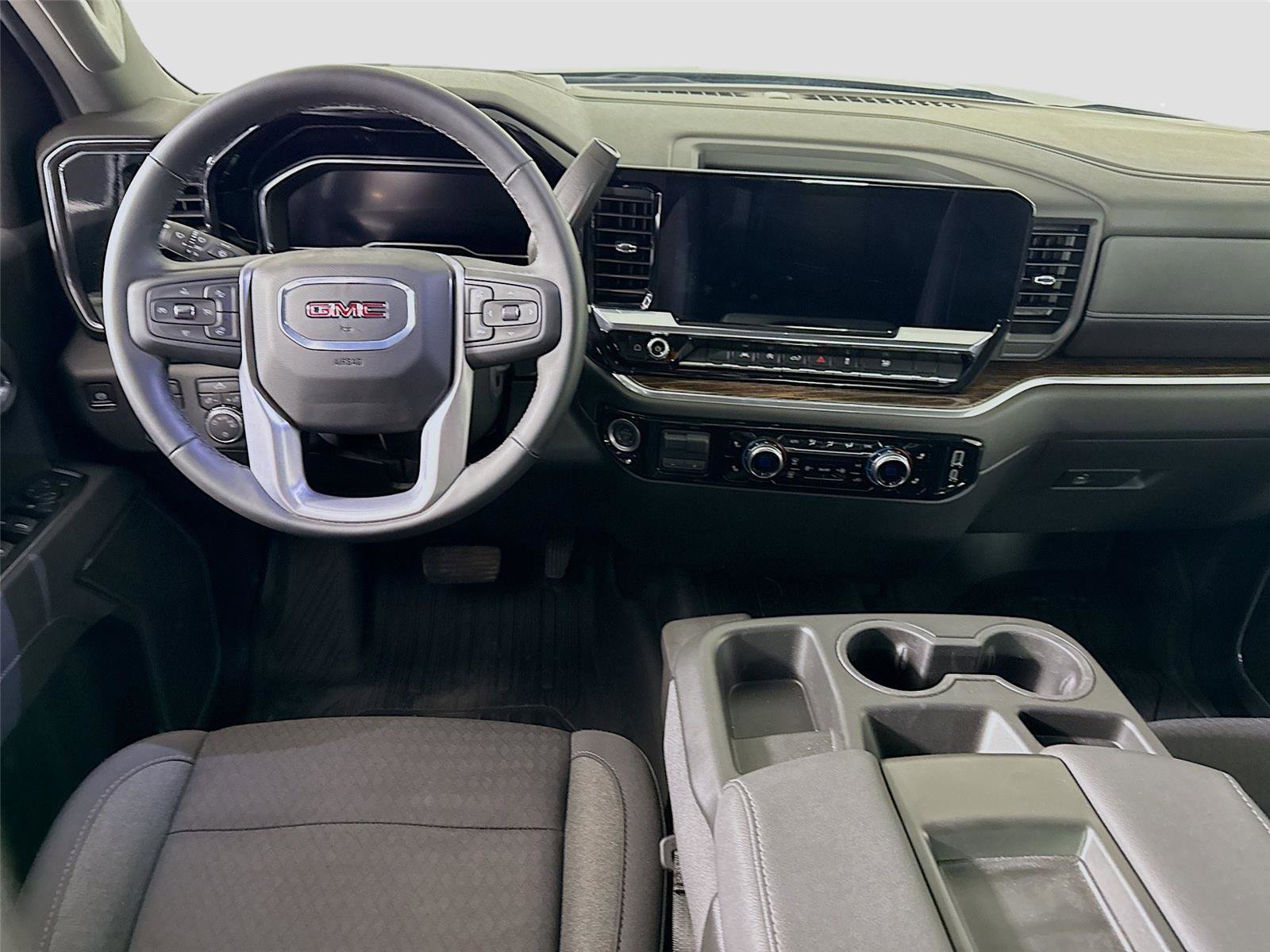 Used 2025 GMC Sierra 1500 SLE image 2