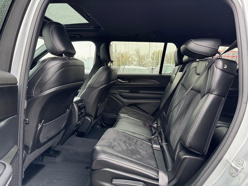 Used 2023 Jeep Grand Cherokee L Laredo image 10