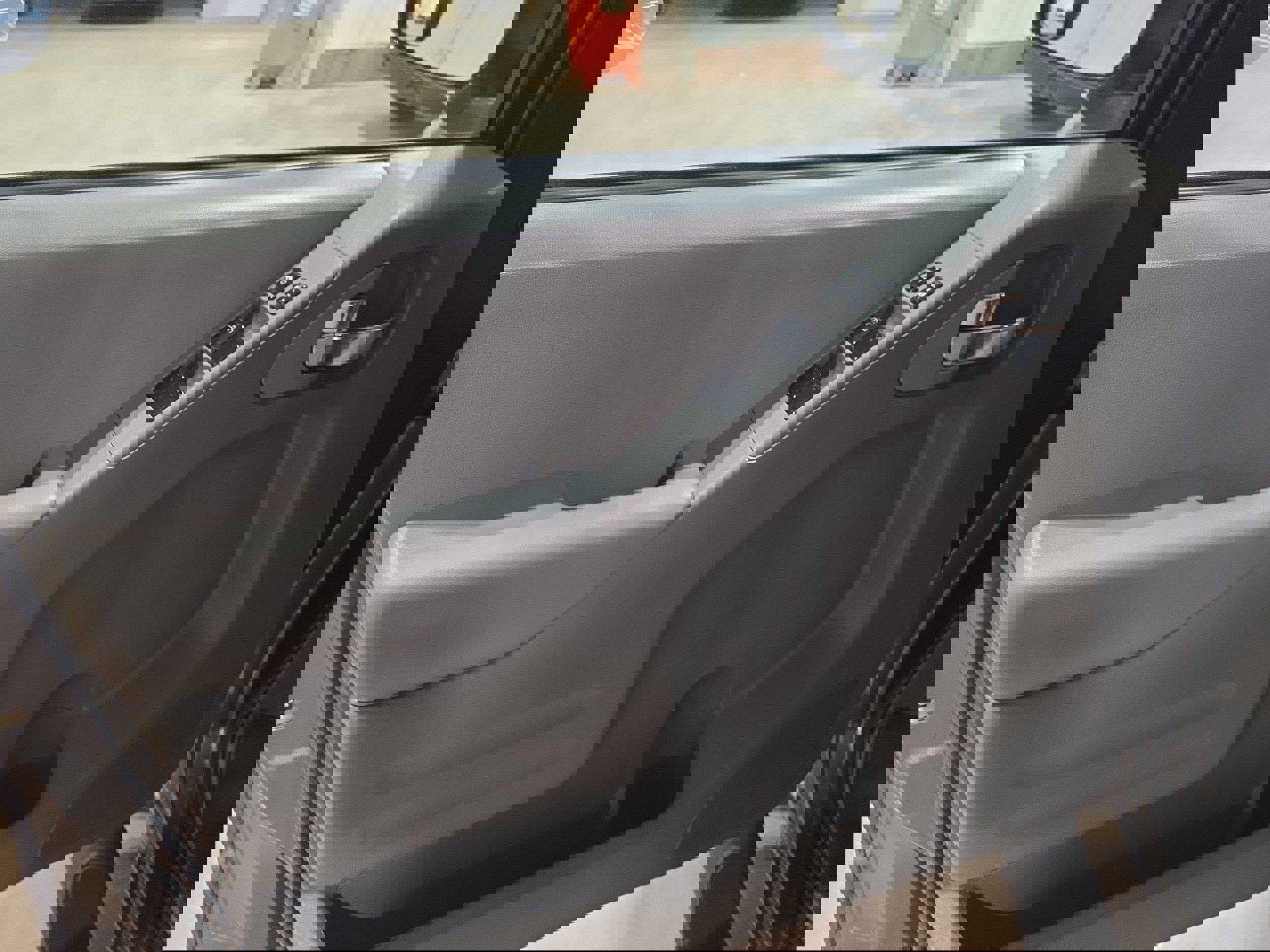 Used 2020 Nissan Frontier SV w/ Midnight Edition Floor Mats image 11