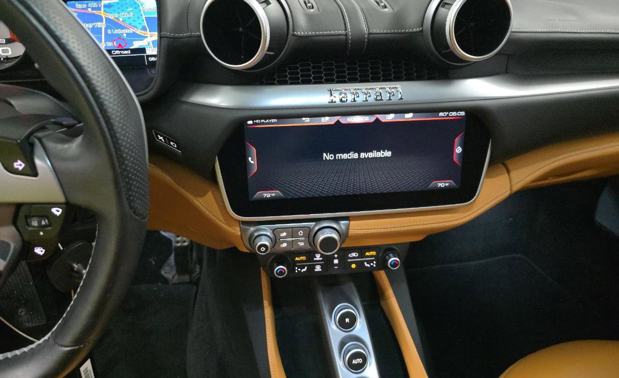 Used 2019 Ferrari Portofino image 10