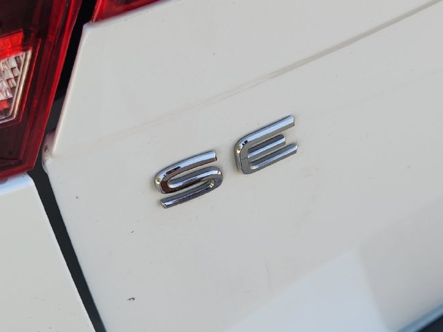 Used 2023 Volkswagen Tiguan SE R-Line FWD image 10